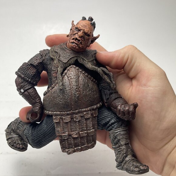Toy Biz Lord of the Rings Two Towers Dungeons of Isengard Orc Captain 6" Figure - Picture 8 of 12
